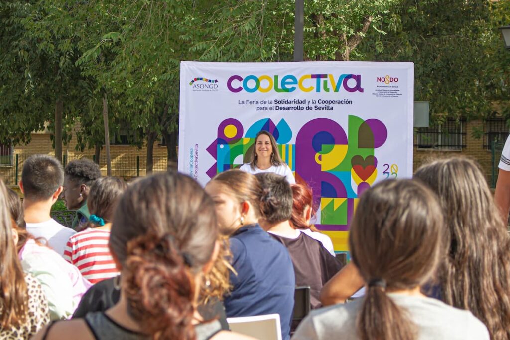 La Asociación Sevillana de ONGD y el Ayuntamiento de Sevilla organizan un año más #CoolectivaSevilla, la Feria de la Solidaridad y Cooperación para el Desarrollo, acercando a los barrios el trabajo que realizan las ONGD. Los días 6 y 7 de octubre estuvimos en Plaza Poeta Miguel Hernández, distrito Cerro-Amate. Fue todo un placer coincidir con ONGD y coles amigos!I