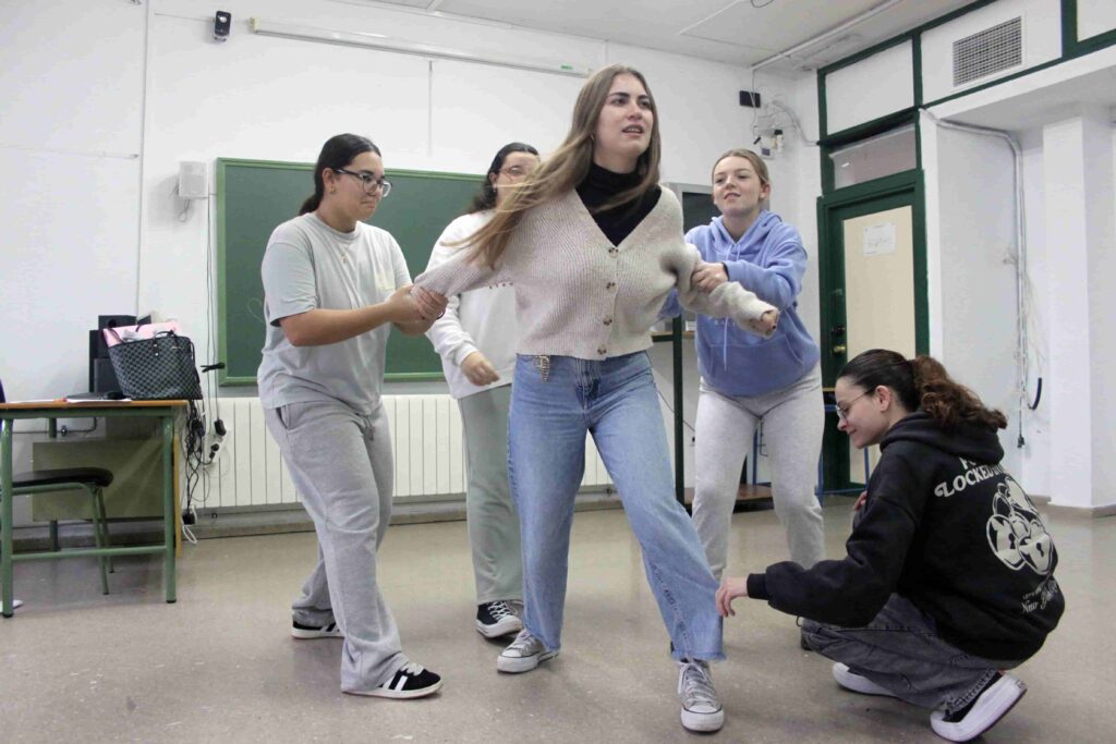 Ensayos del proyecto "dicen que exageramos" realizado con alumnado del IES Pablo Picasso de Sevilla.