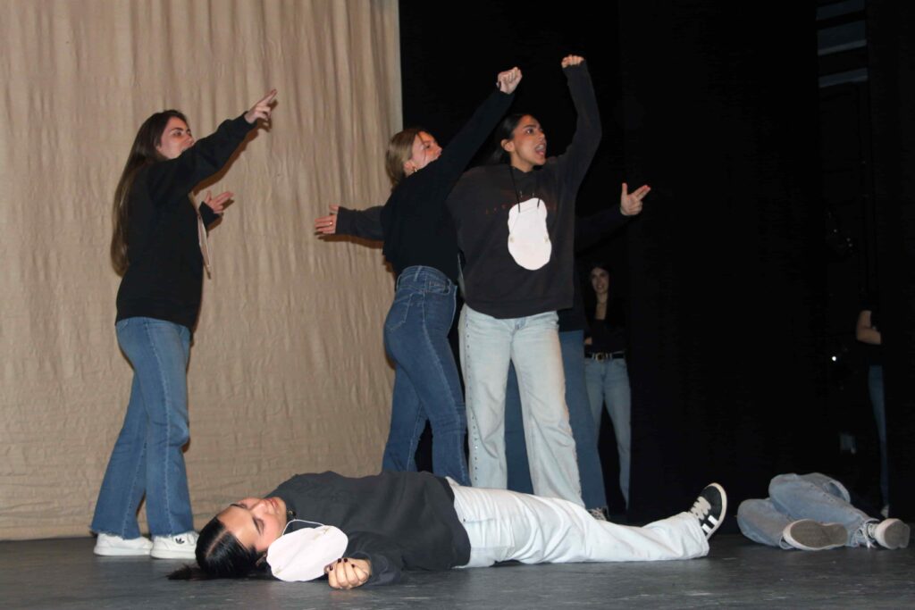 dicen que exageramos en sevilla torreblanca teatro